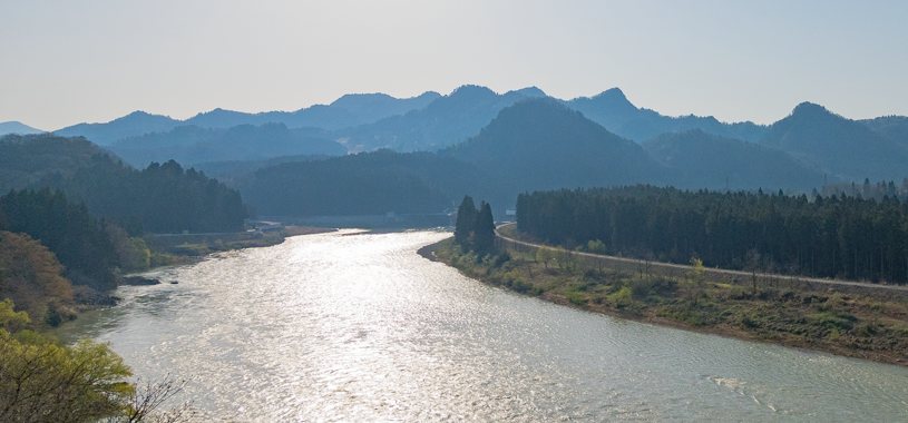 阿賀町川口から朝の阿賀野川（2024年4月14日）