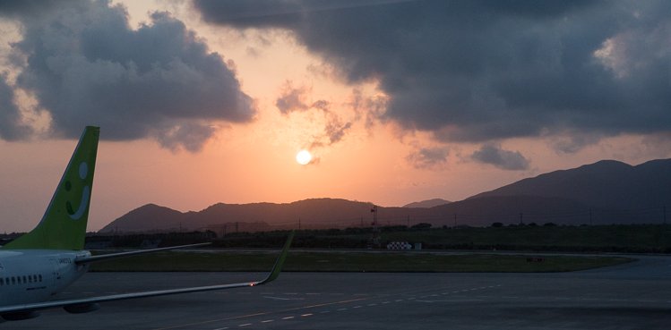 石垣空港内からバンナ岳を望む(5月1日)